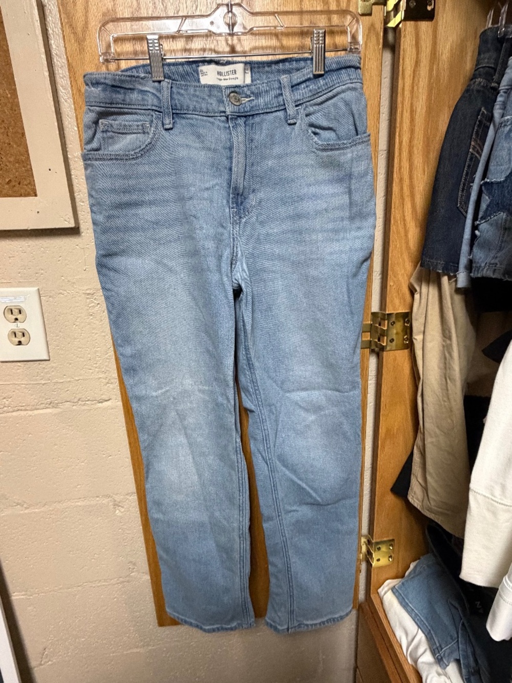 Hollister High RIse Straight Jeans